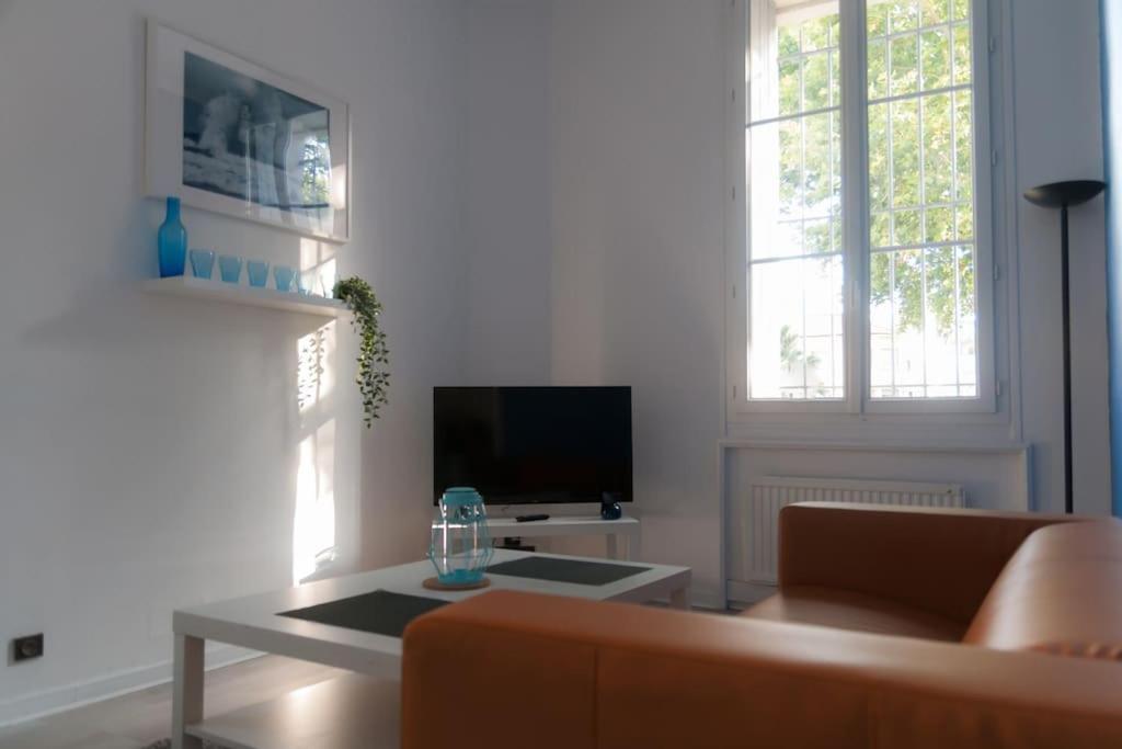 Emile Zola - Grand Appartement Proche Gare Et Polygone - Parking Gratuit- Beziers Exterior photo